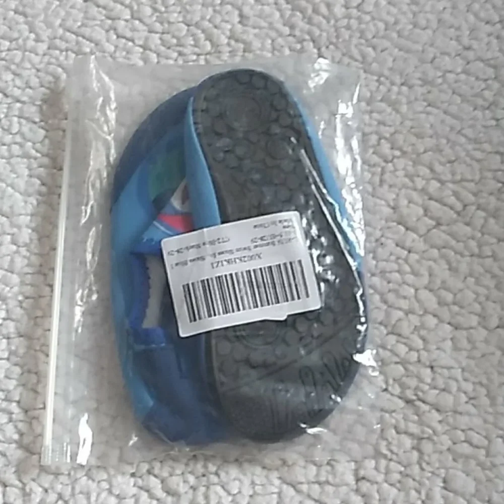 NWT kids water shoes